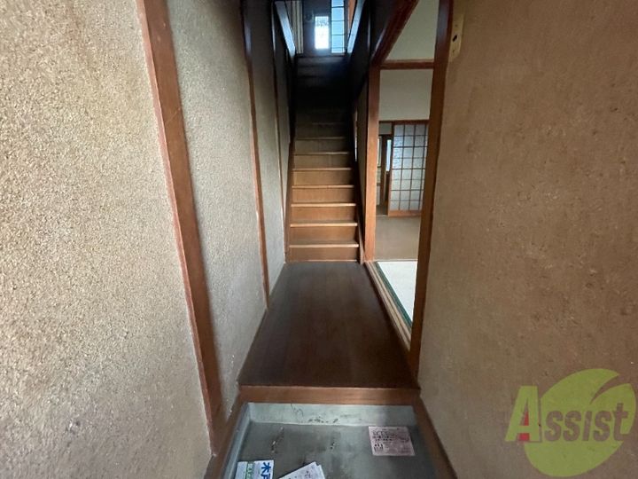 前田文化A棟の玄関