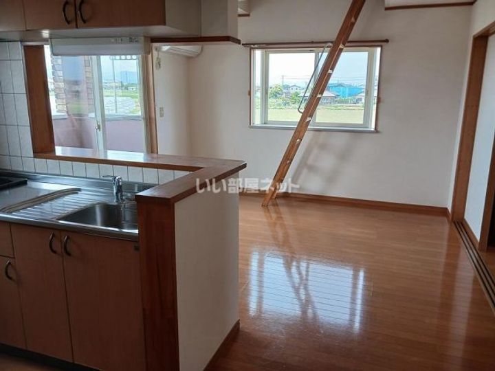 平塚ハイツの居間