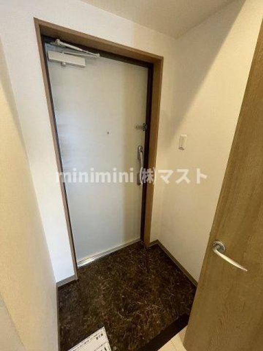 ヴェッセル西九条の玄関