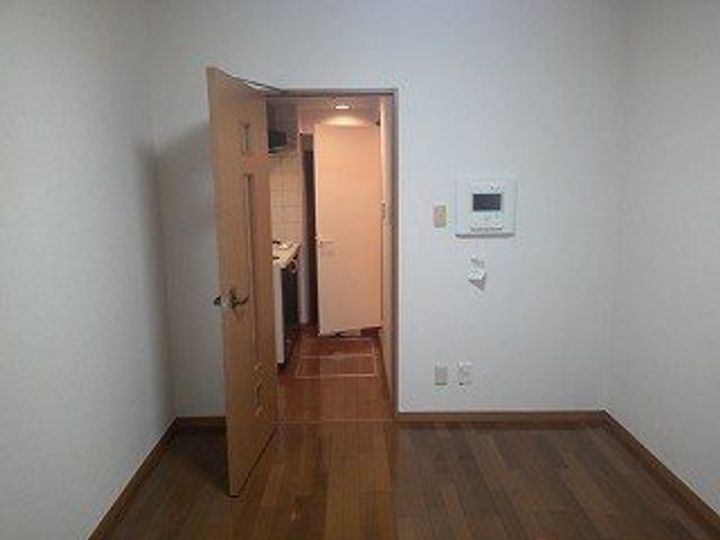 フェニックス芦花公園駅前壱番館の居間