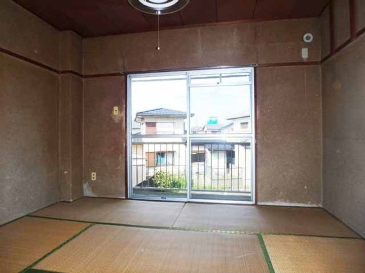植松マンションの居間