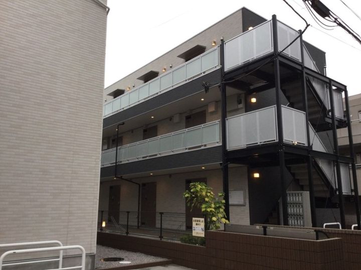 リブリ・ルビアスの外観