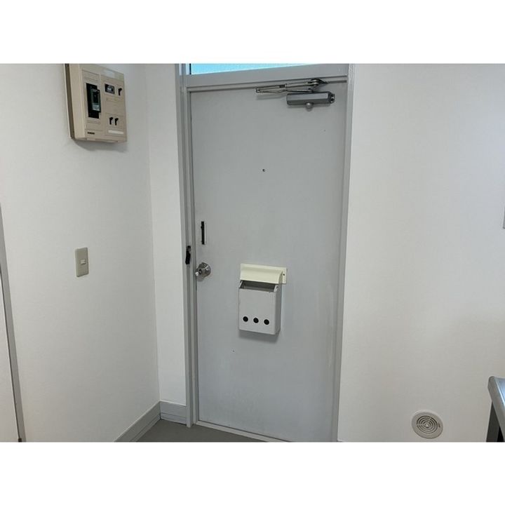 ブルーベイhonjo3の玄関