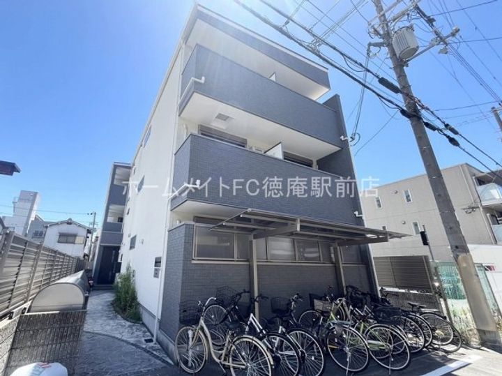 GlanpiaCourt放出東の外観