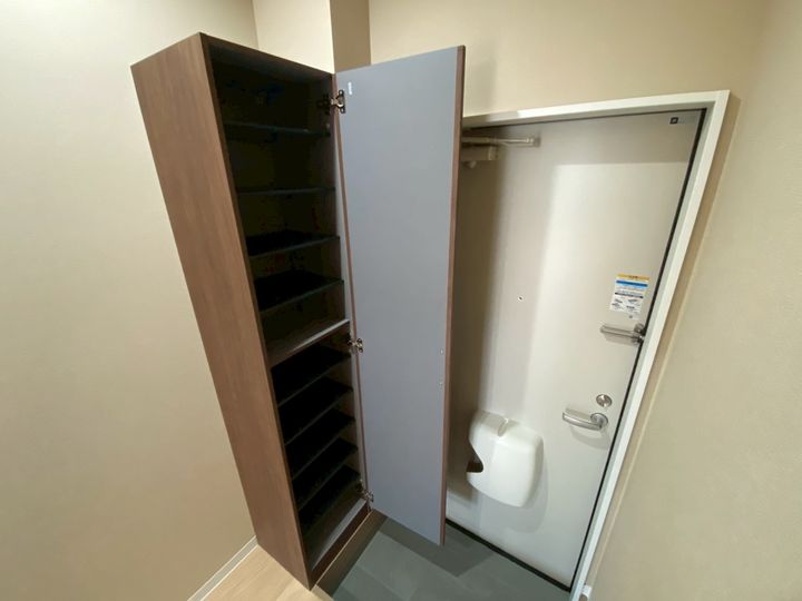 クレア コートの玄関