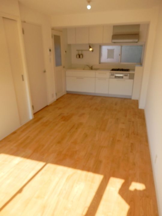 シャトー都立大の居間