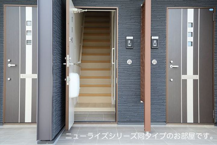 平井アパート(028463701)の玄関