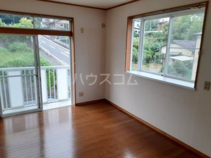 ロイヤルヒルズの居間