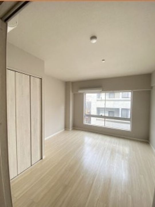 辻産業第1ビルの居間