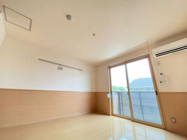 レセンテ新田原 IIの居間