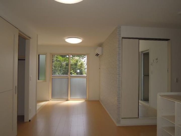 D-room本郷新IIの居間