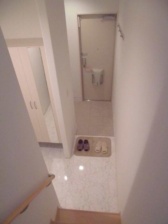 D-room本郷新IIの玄関