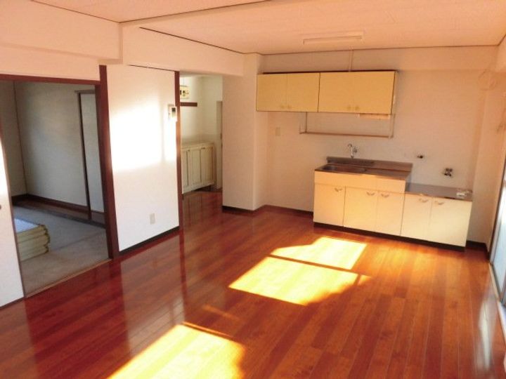 左山ビルの居間