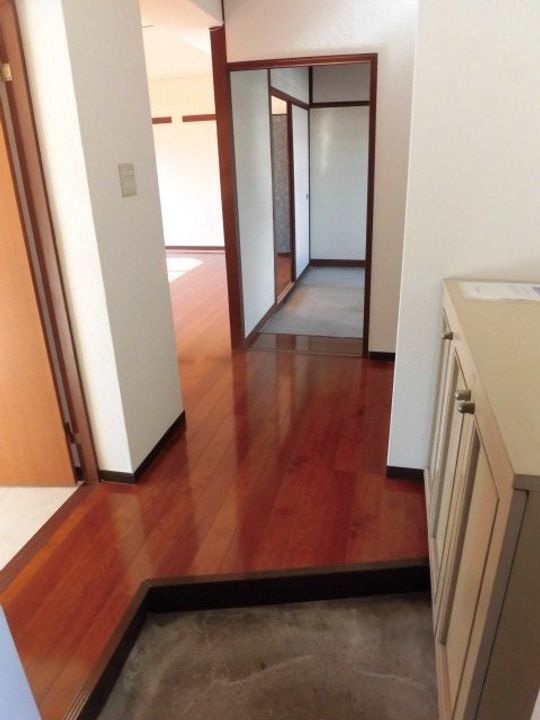 左山ビルの玄関