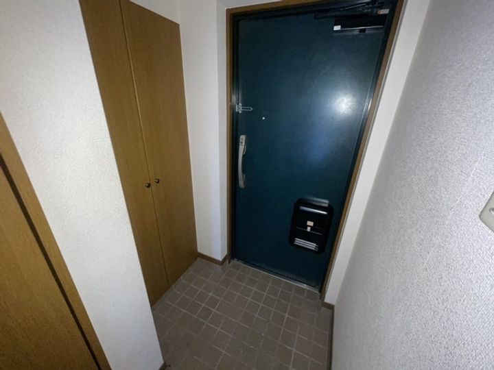 ニューワン河井ビルの玄関