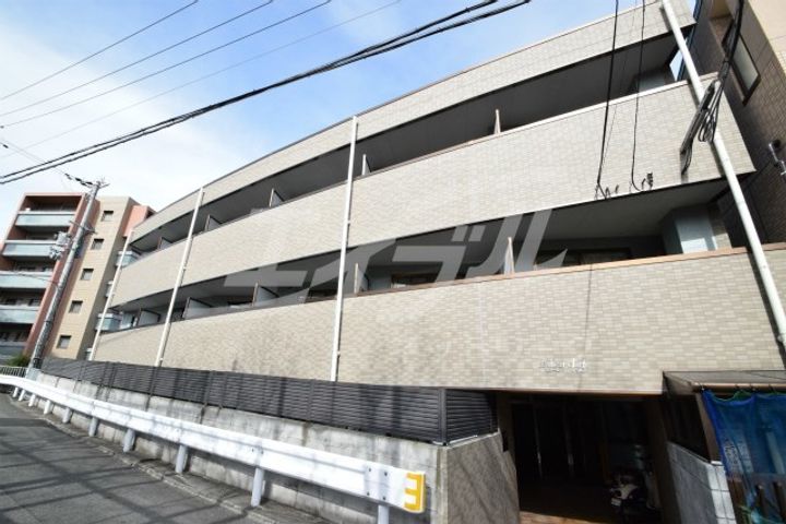 大阪府吹田市上山手町(マンション)の賃貸物件の外観