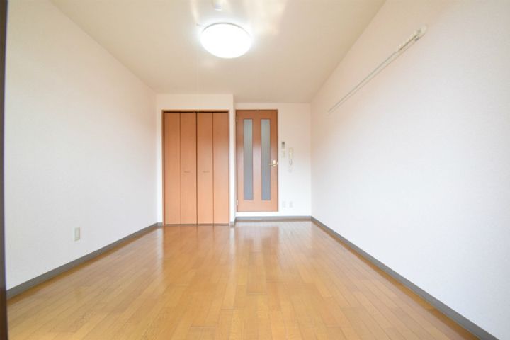 大阪府吹田市上山手町(マンション)の賃貸物件の居間