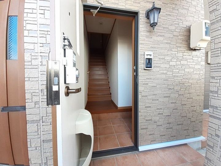 岐阜県羽島郡岐南町徳田7(アパート)の賃貸物件の玄関