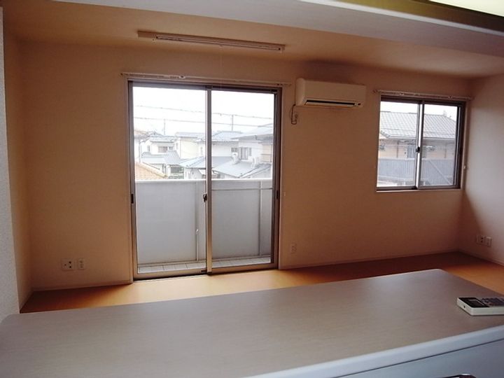 フレブラース II Aの居間