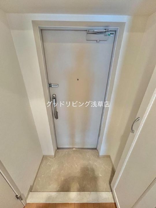 メゾン・ラ・マージュの玄関