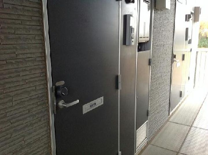 レオパレスメイプルIIの玄関