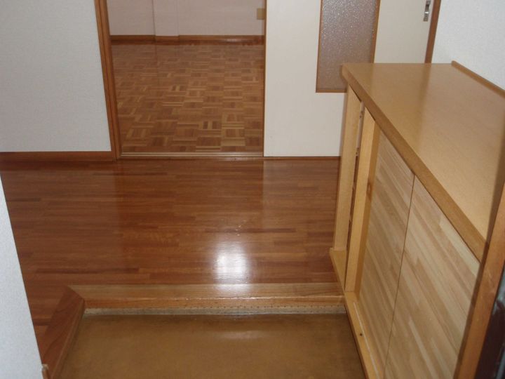 シャンボール岡谷の玄関