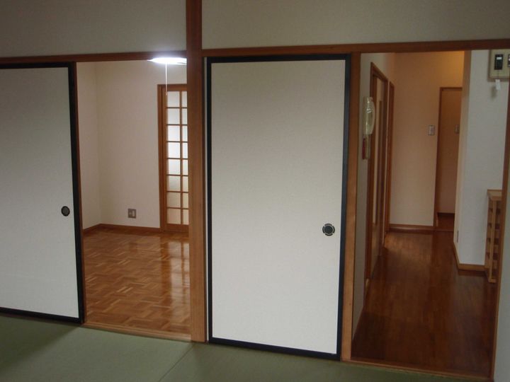 シャンボール岡谷の居間