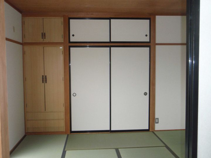 シャンボール岡谷の居間