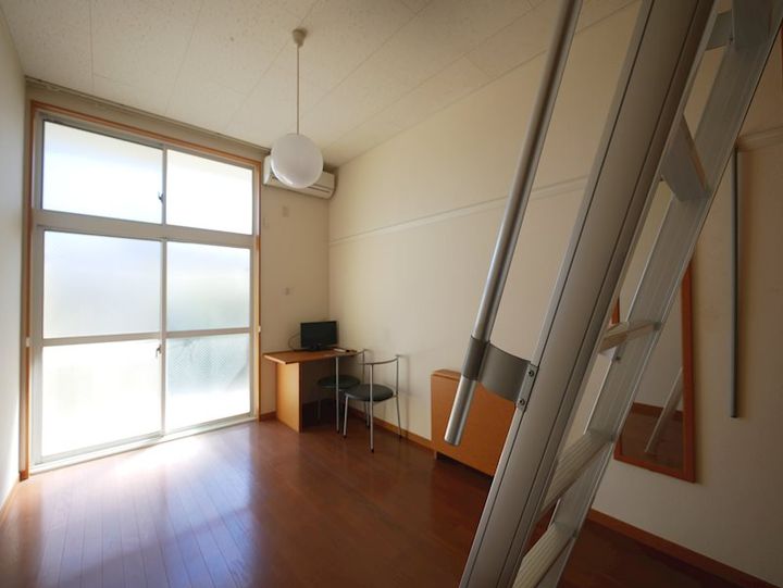 河原子レジデンスの居間