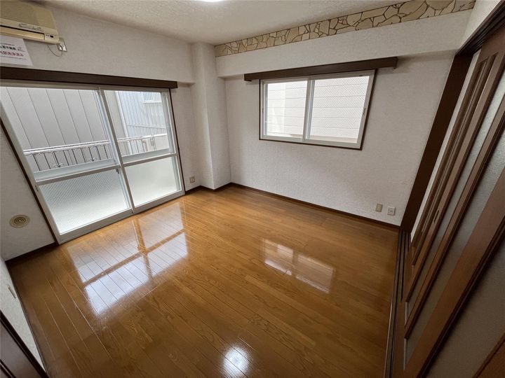 レオシティ駿の居間