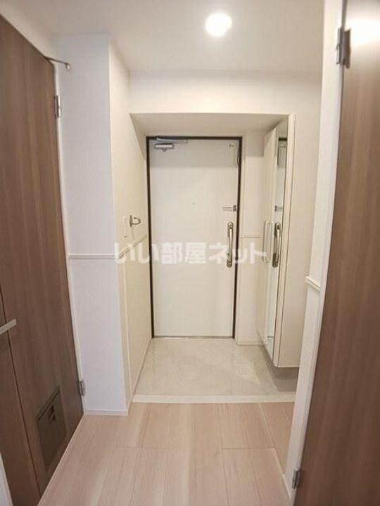 京都府亀岡市亀岡駅北1(マンション)の賃貸物件の玄関