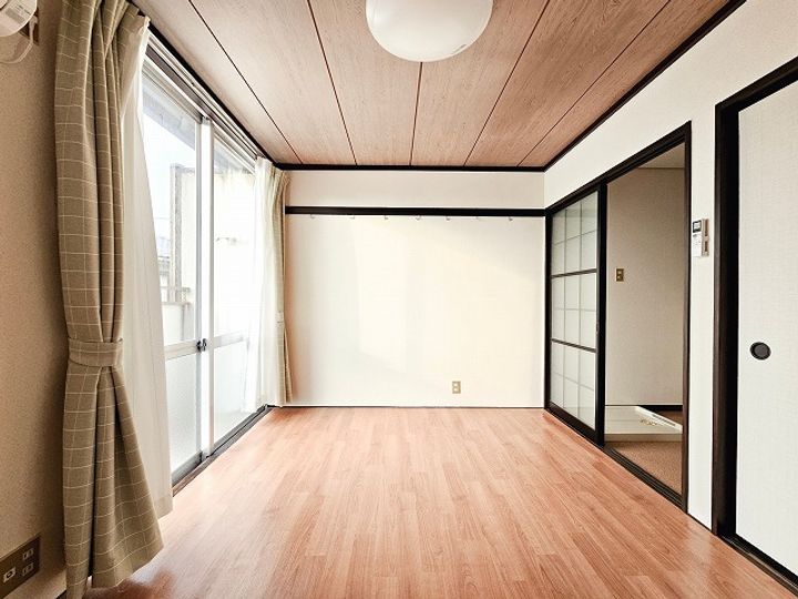 松本アパートの居間