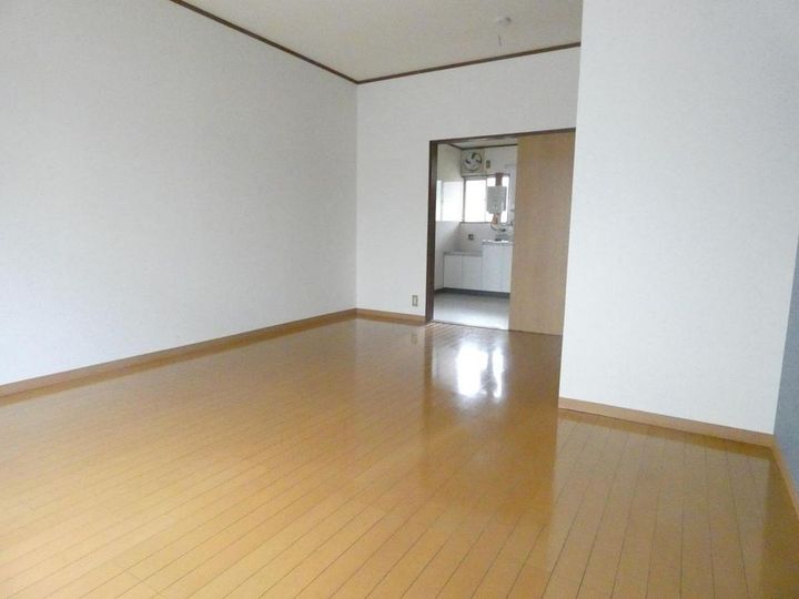 第三道野辺コーポの居間