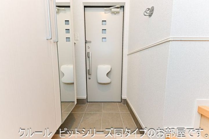 DK エステート 守山の玄関