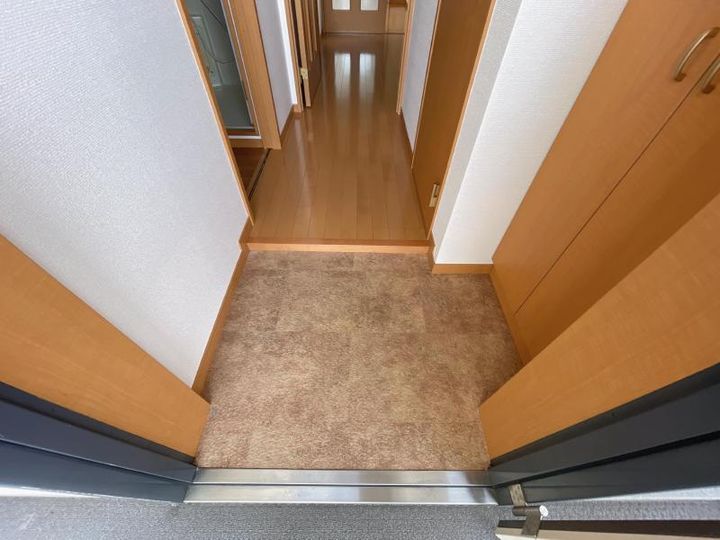 埼玉県春日部市粕壁東2(一戸建)の賃貸物件の玄関