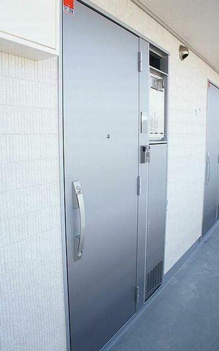 リブリ・杉田の玄関