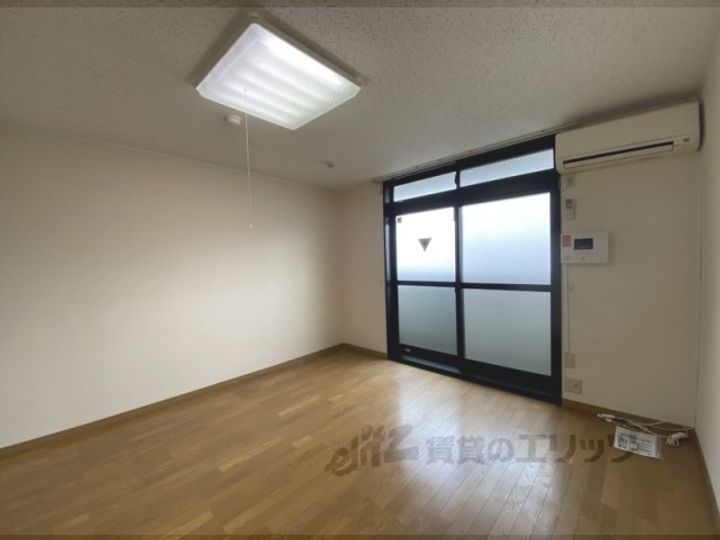 レオパレス冨田の居間