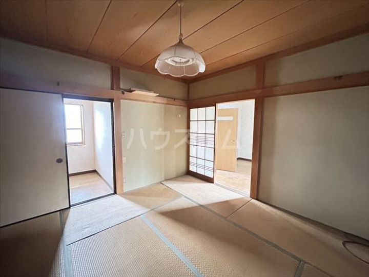 東5丁目貸家の居間