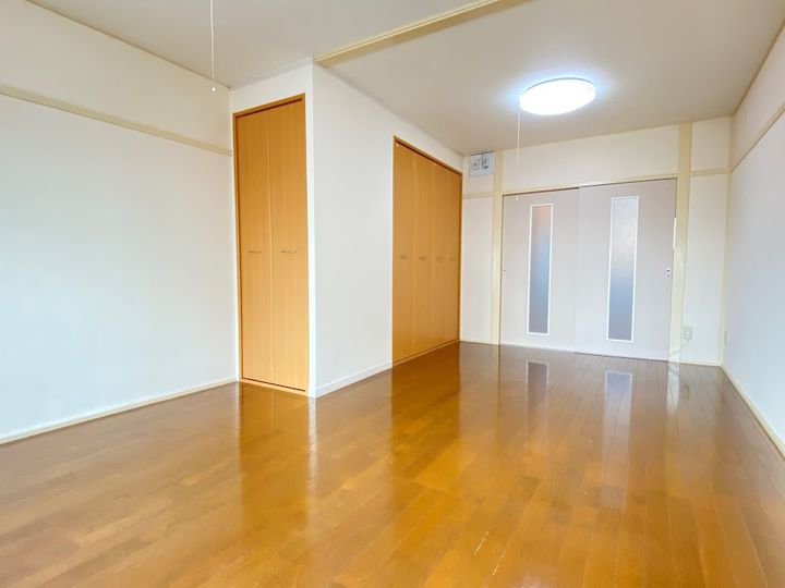 東洋第一ビルの居間