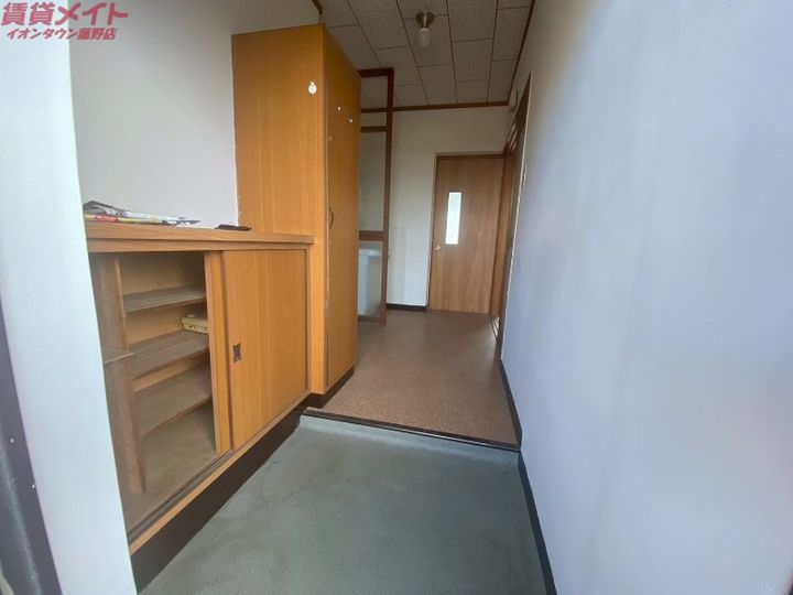 シバタマンションの玄関