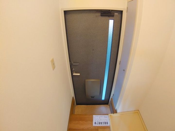 美園町アネックスの玄関