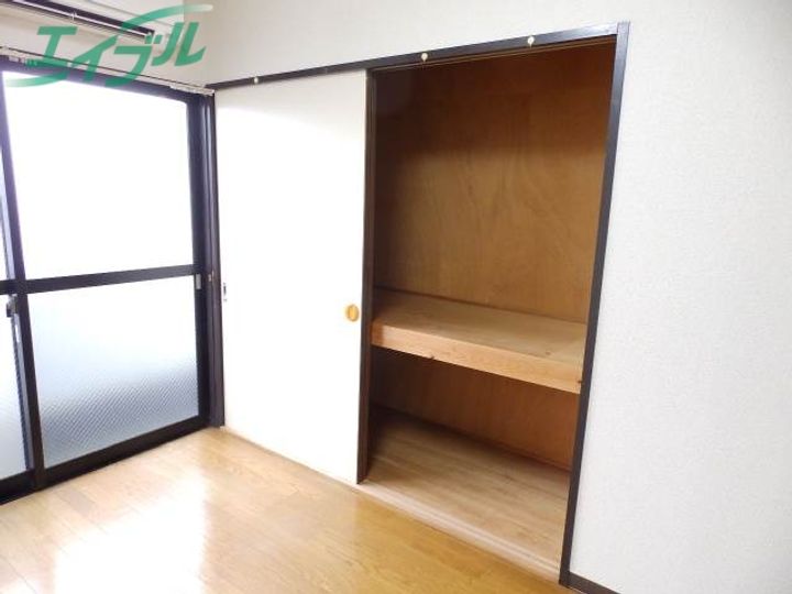 ジョイフル伊勢の居間