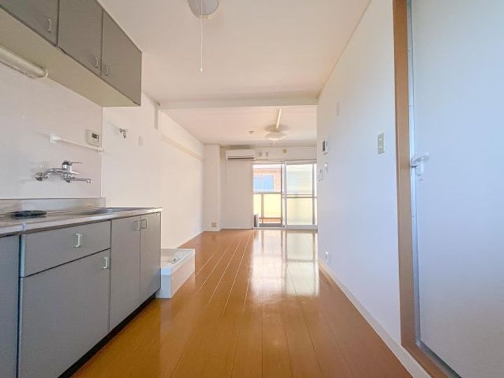 下山ビルの玄関