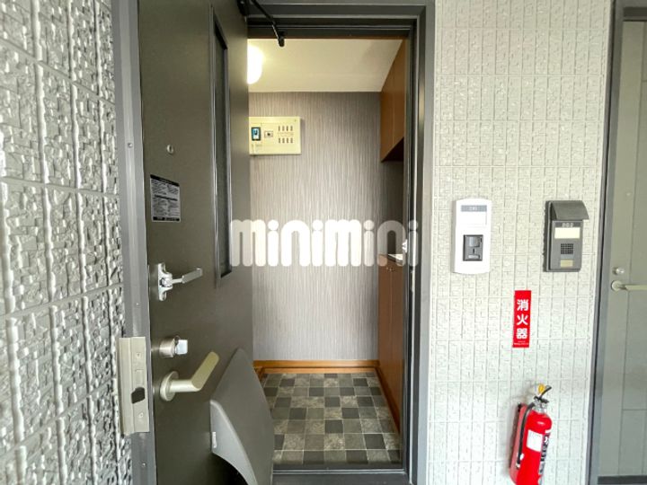 モンシェリ2番館の玄関