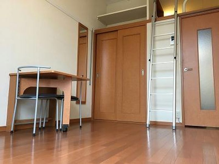 レオパレスラゲットの居間