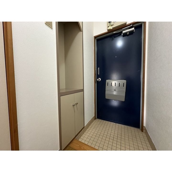 清里マンション五福の玄関