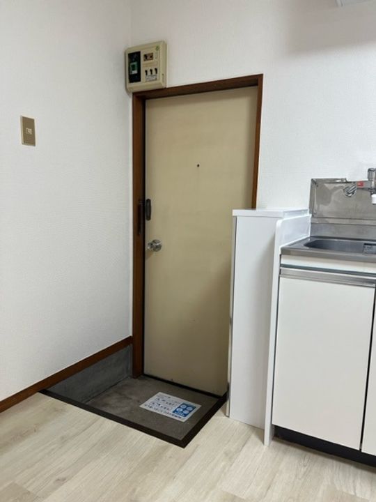 東京都品川区平塚2(アパート)の賃貸物件の玄関