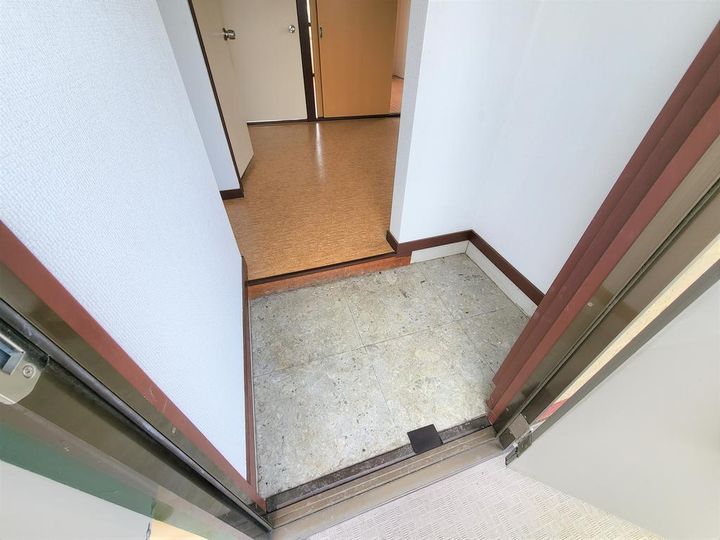 グランシャリオBの玄関