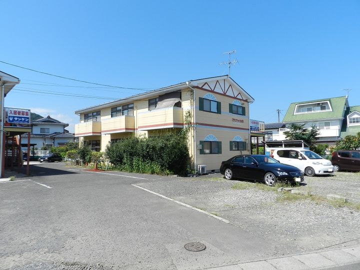 グランシャリオBの外観