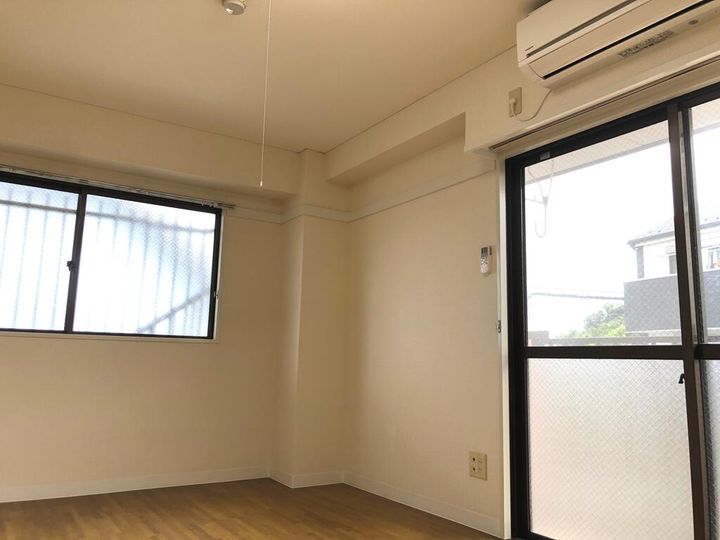 シャトーグロリアの居間